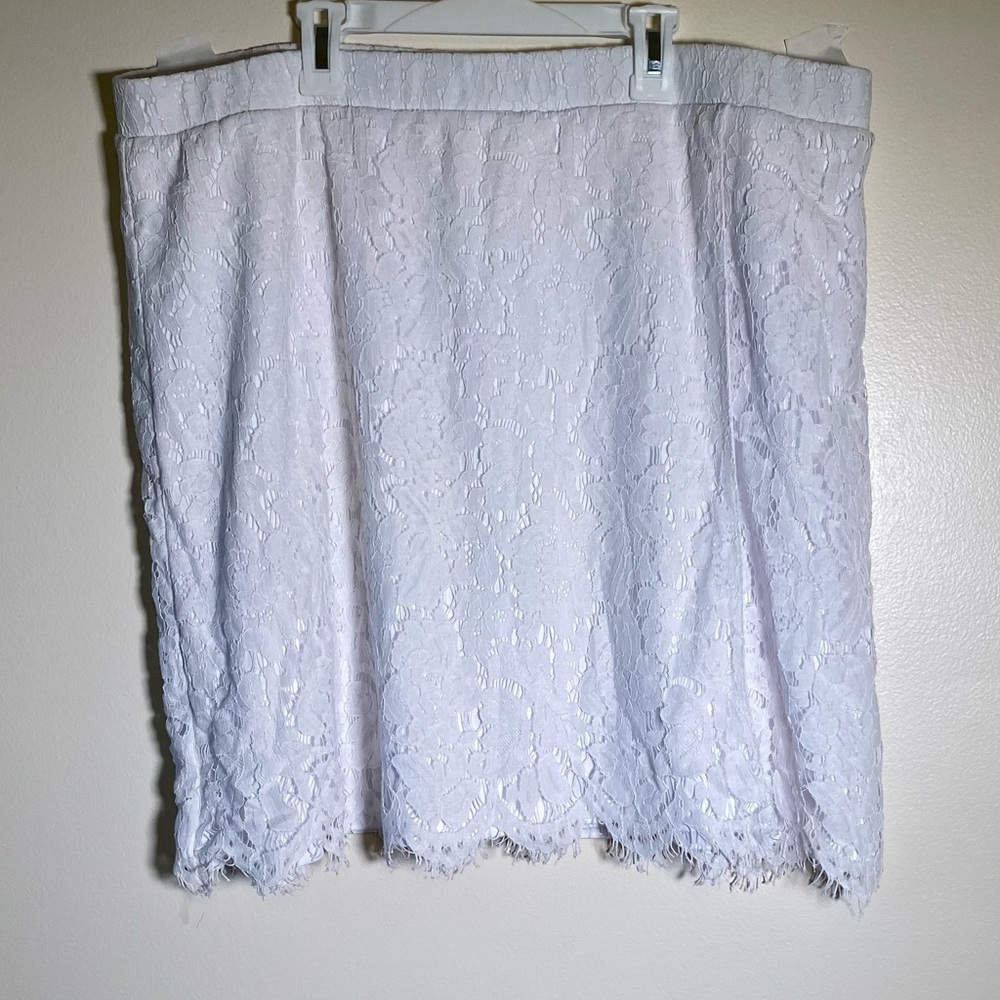 White scalloped eyelash lace Sz: 1X wrap skirt & shorts Isaac Mizrahi Plus Size